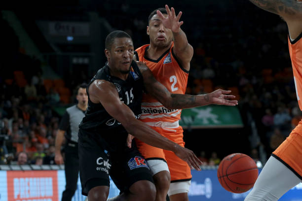 目前正与专 目前正与专